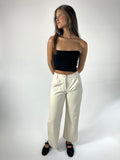 Pantalón pinzas cuero beige