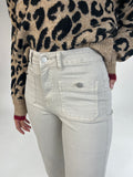 Jeans beige bolsillos