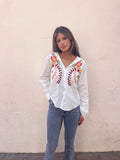 Camisa blanca flores bordadas